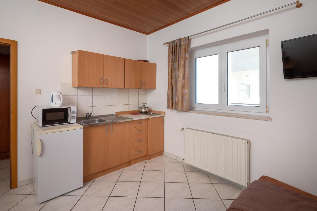 Germania Rooms & Apartments سيلينا الغرفة الصورة